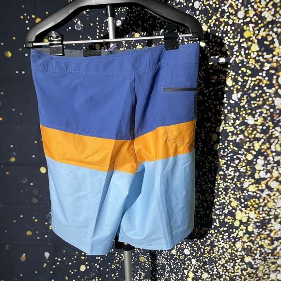 Quicksilver board shorts - Picture 5 of 8